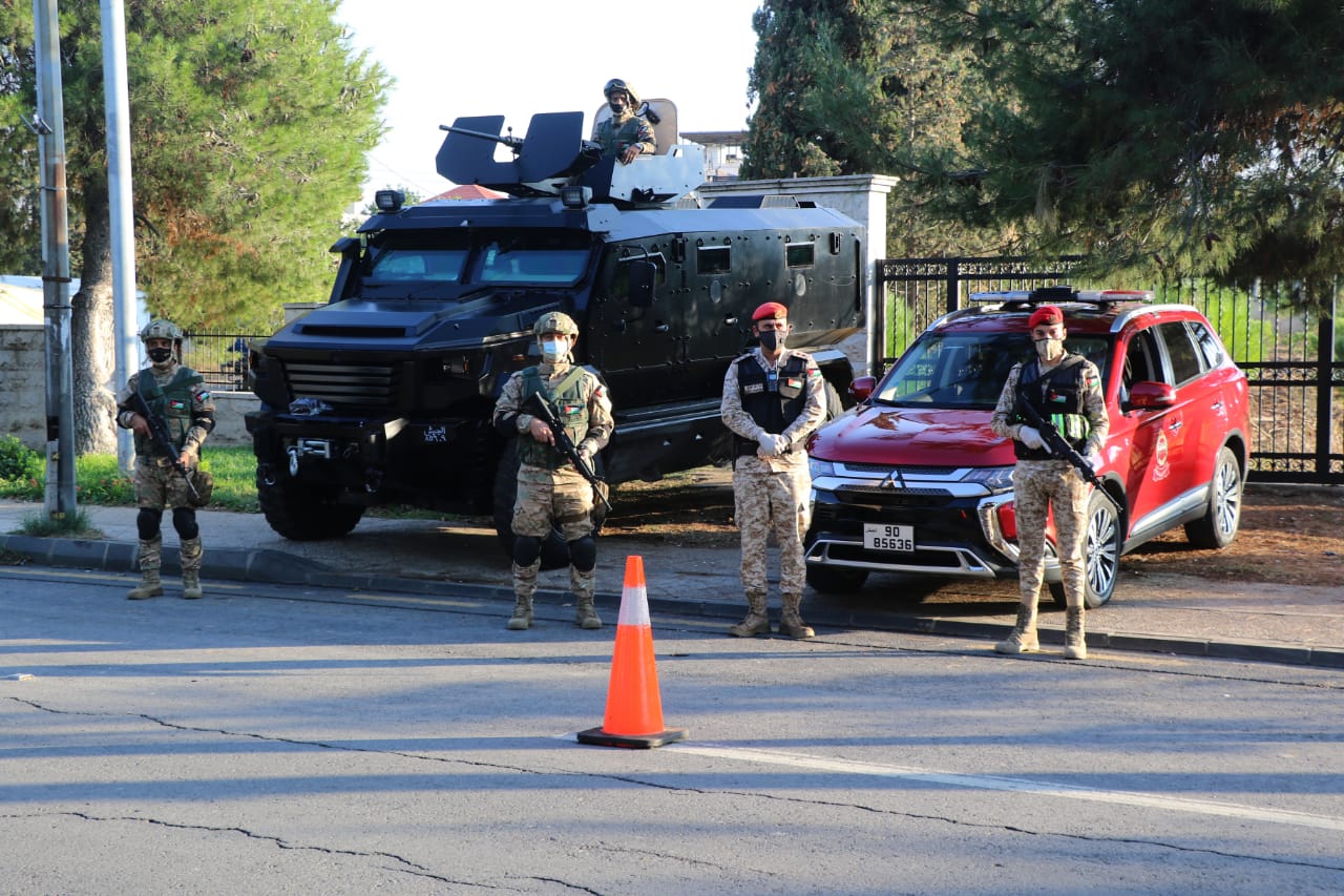 القوات المسلحة مستمرة بتطبيق الحظر الشامل في جميع المحافظات