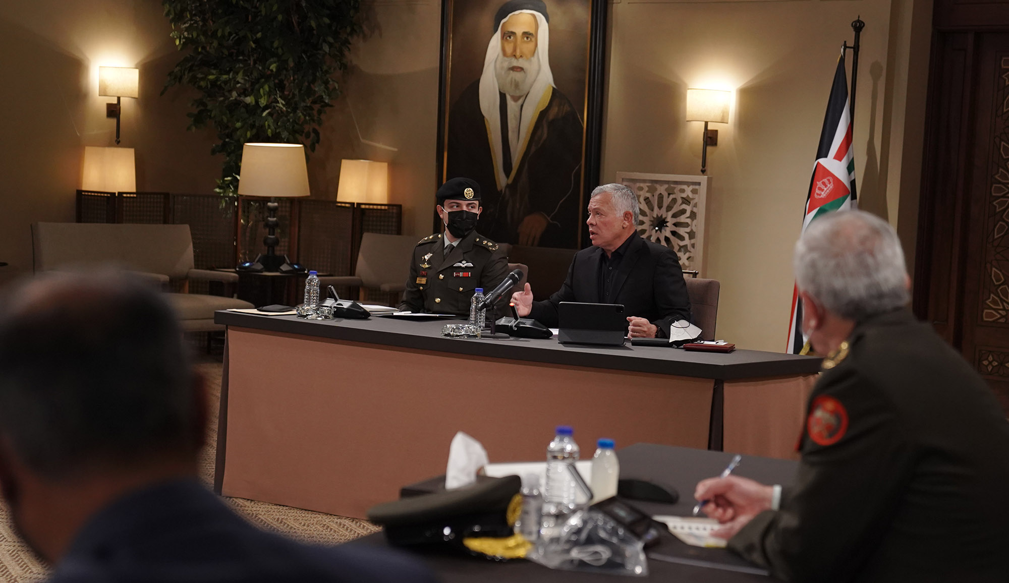 جلالة الملك يلتقي شخصيات من محافظات عدة