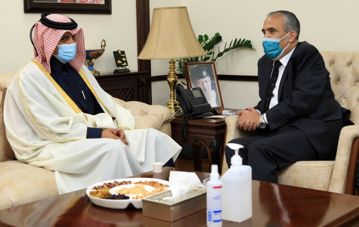 وزير الداخلية الأردني يلتقي السفير القطري