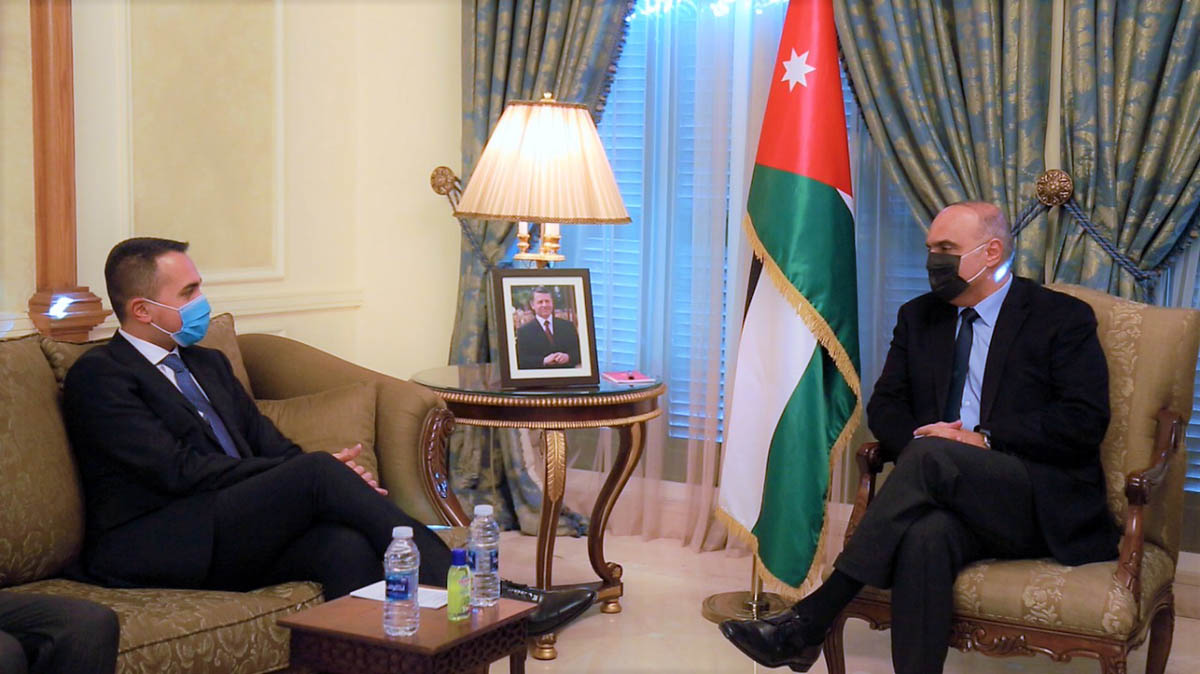 رئيس الوزراء يبحث مع وزير الخارجية الايطالي العلاقات الثنائية والاوضاع في المنطقة