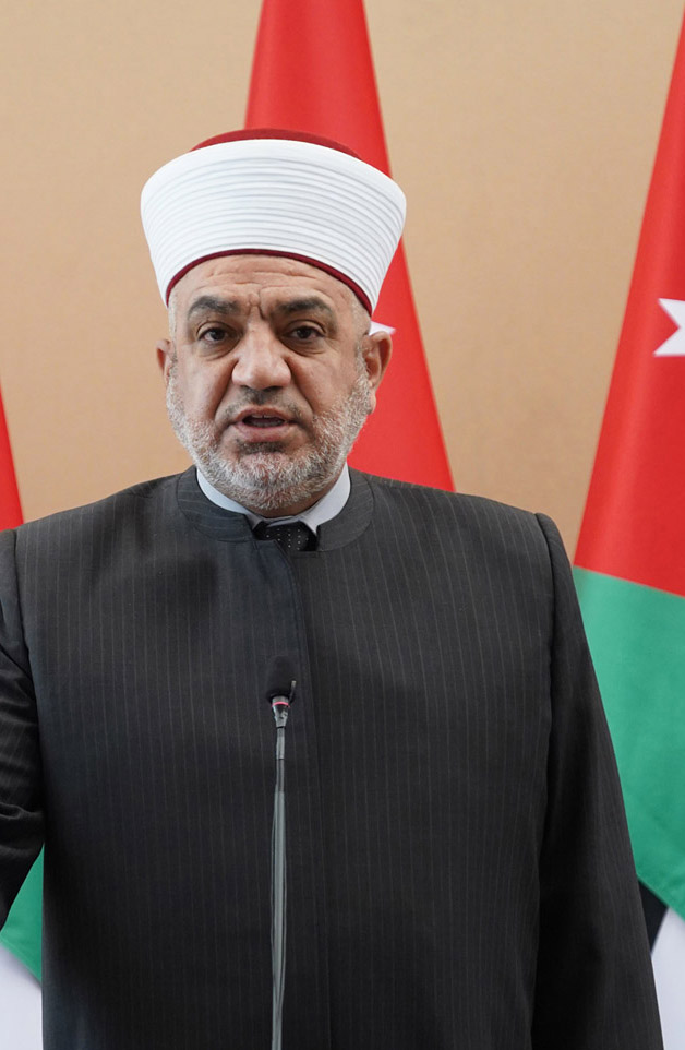 وزير الأوقاف يدعو للتقيد بالتعليمات الصحية في المساجد