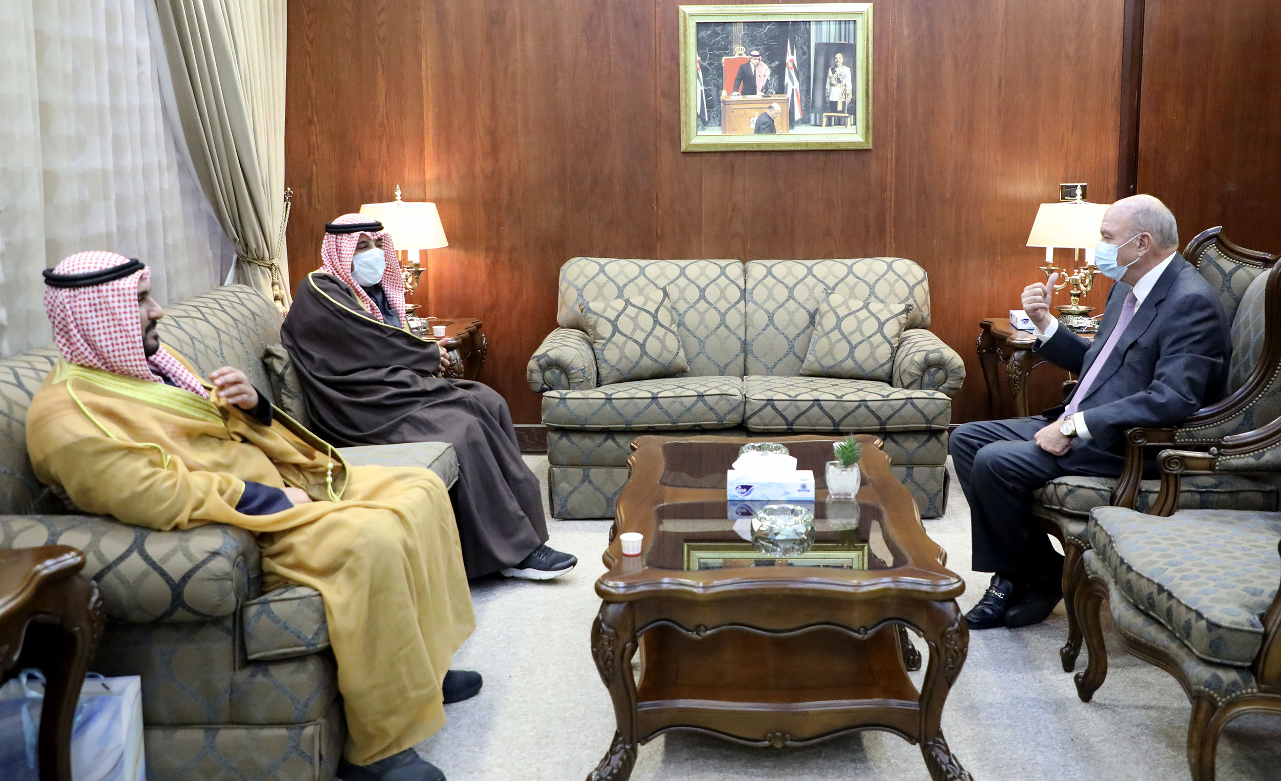 الفايز يلتقي السفير الكويتي والقائم بأعمال السفارة السورية لدّى المملكة