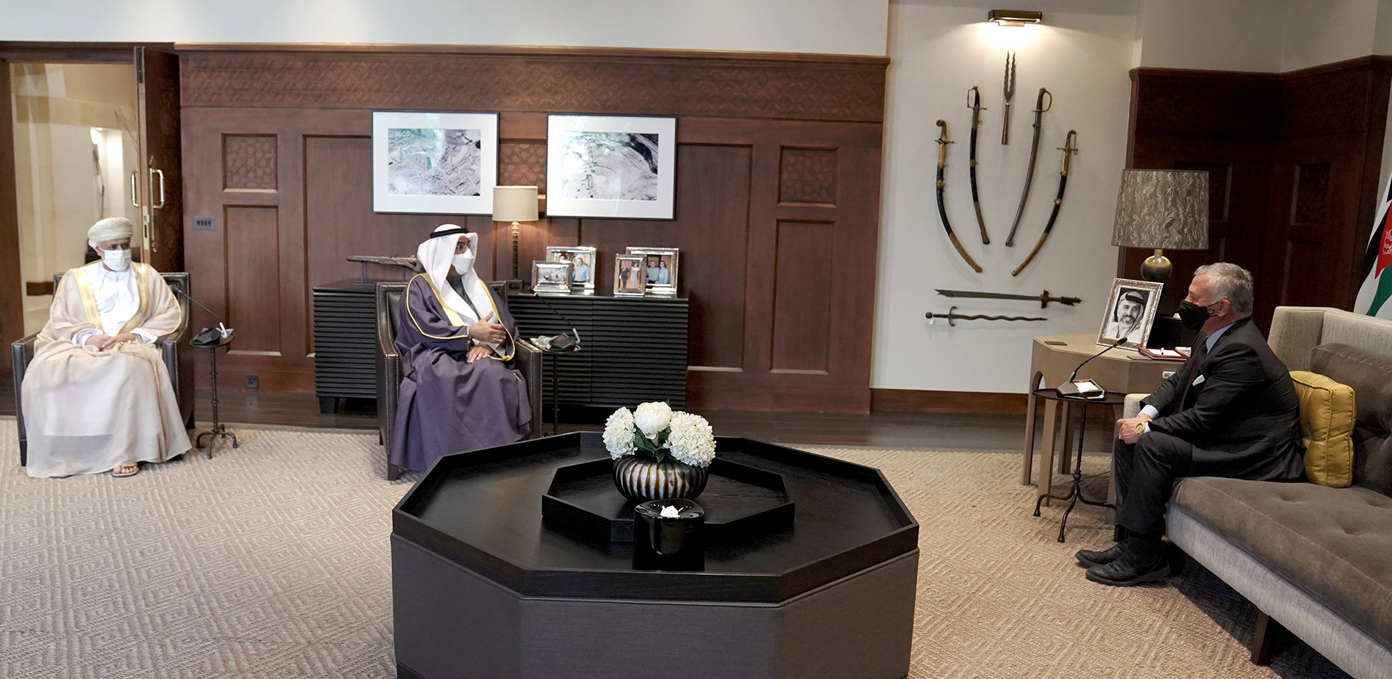 جلالة الملك يستقبل الأمين العام لمجلس التعاون لدول الخليج العربية