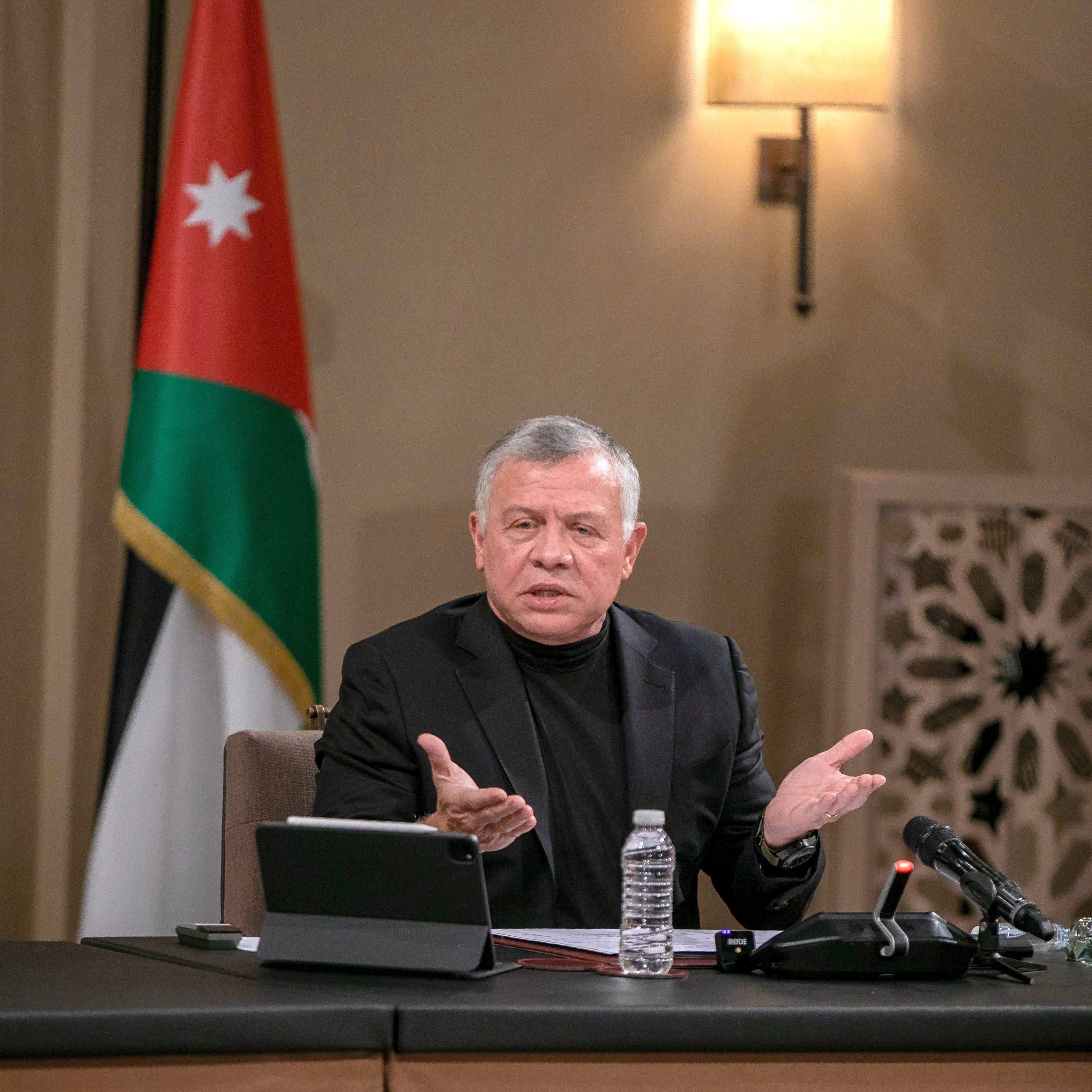 جلالة الملك يلتقي رئيس مجلس النواب ورؤساء الكتل النيابية