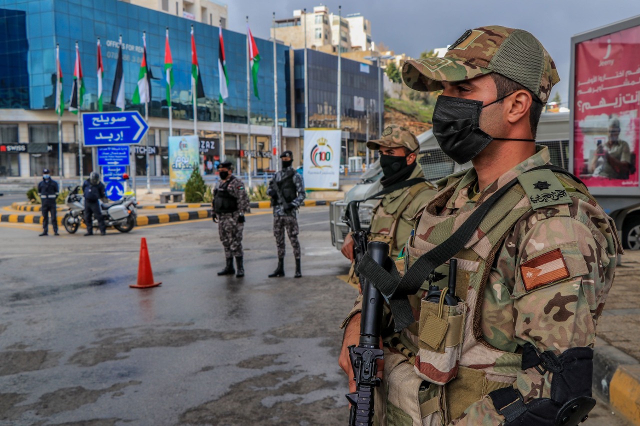 القوات المسلحة تنتشر على مداخل ومخارج محافظات المملكة