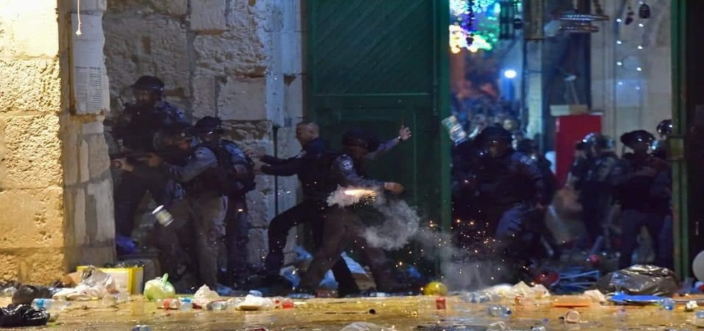 لجنة فلسطين النيابية تدين اقتحام المسجد الأقصى والاعتداء على المصلين