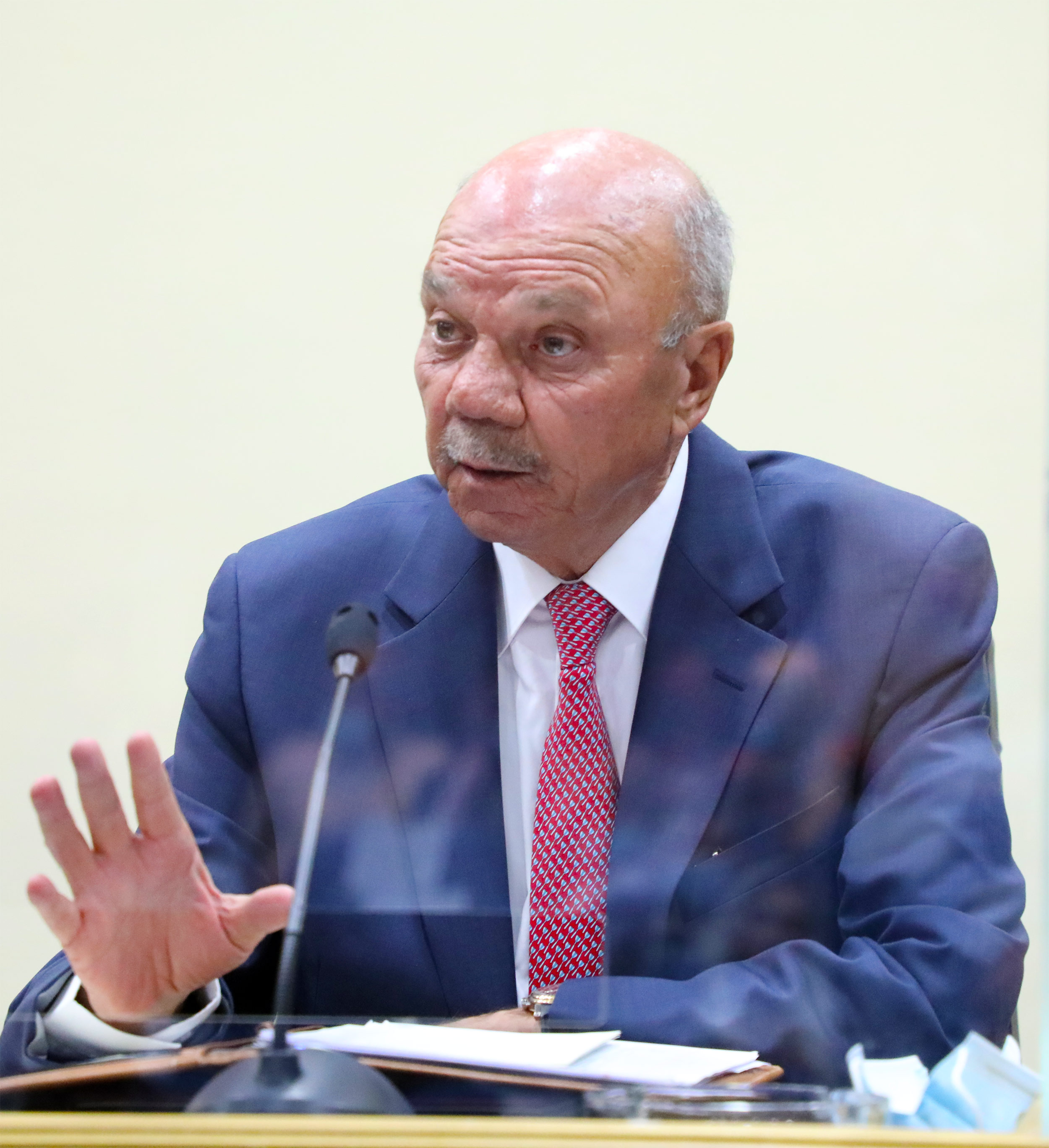 الفايز يؤكد أهمية الحوار بشأن مختلف القضايا في ظل الظروف الراهنة