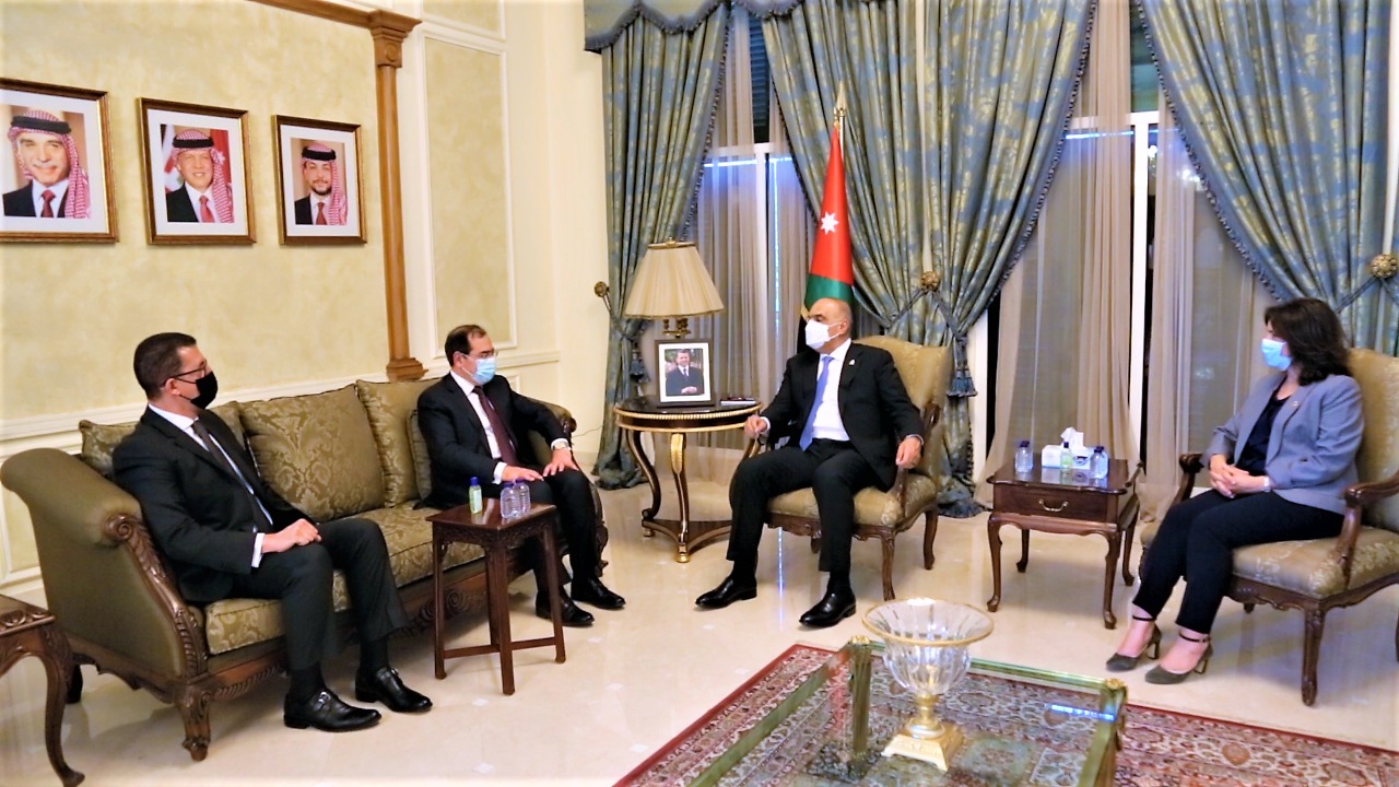 رئيس الوزراء يلتقي وزير البترول والثروة المعدنية المصري