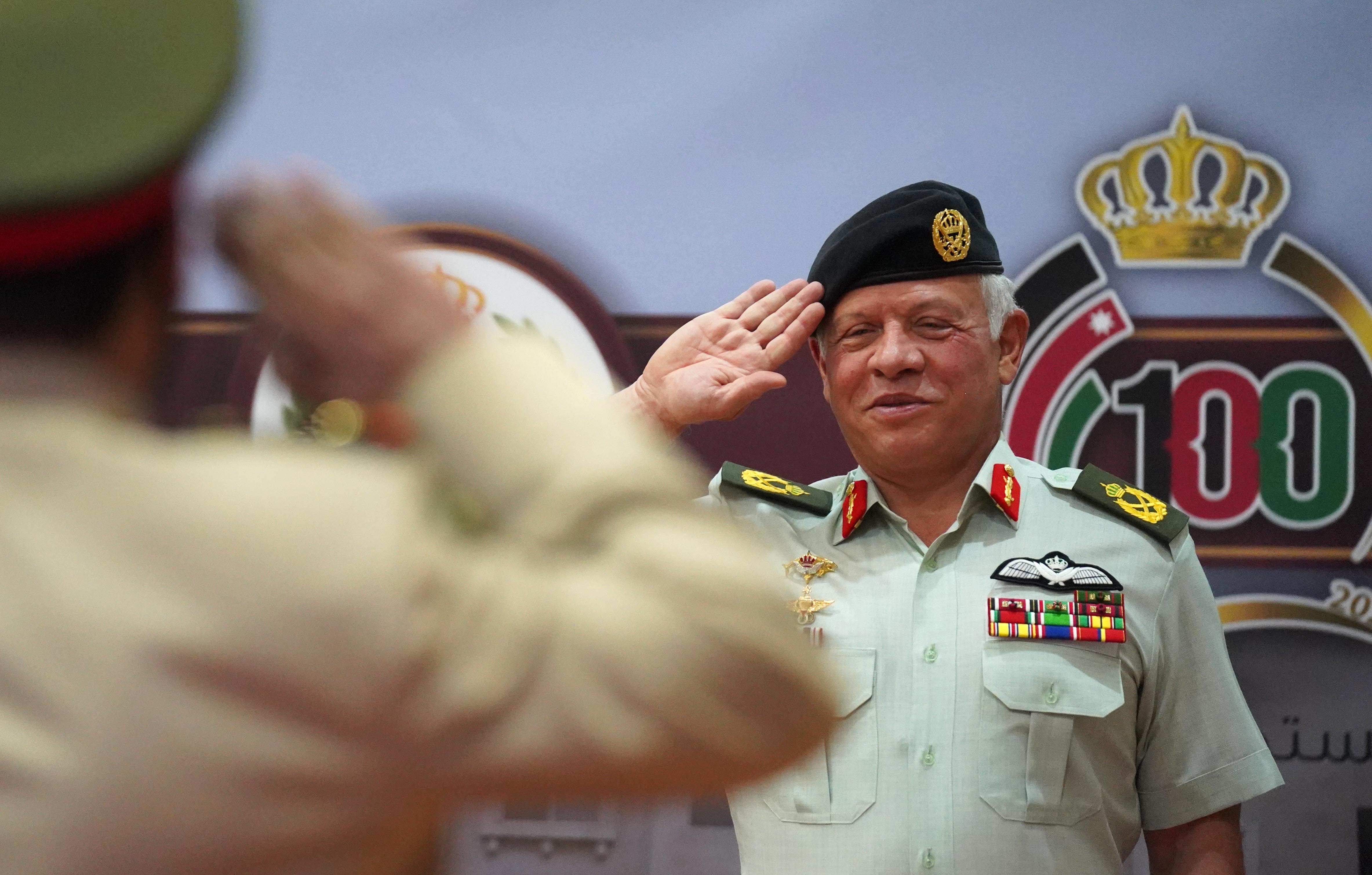 جلالة الملك يرعى حفل تخريج كلية الدفاع الوطني الملكية الأردنية