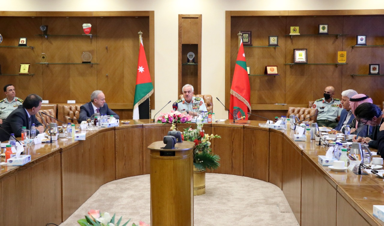 رئيس هيئة الأركان المشتركة يلتقي كتلة القرار النيابية