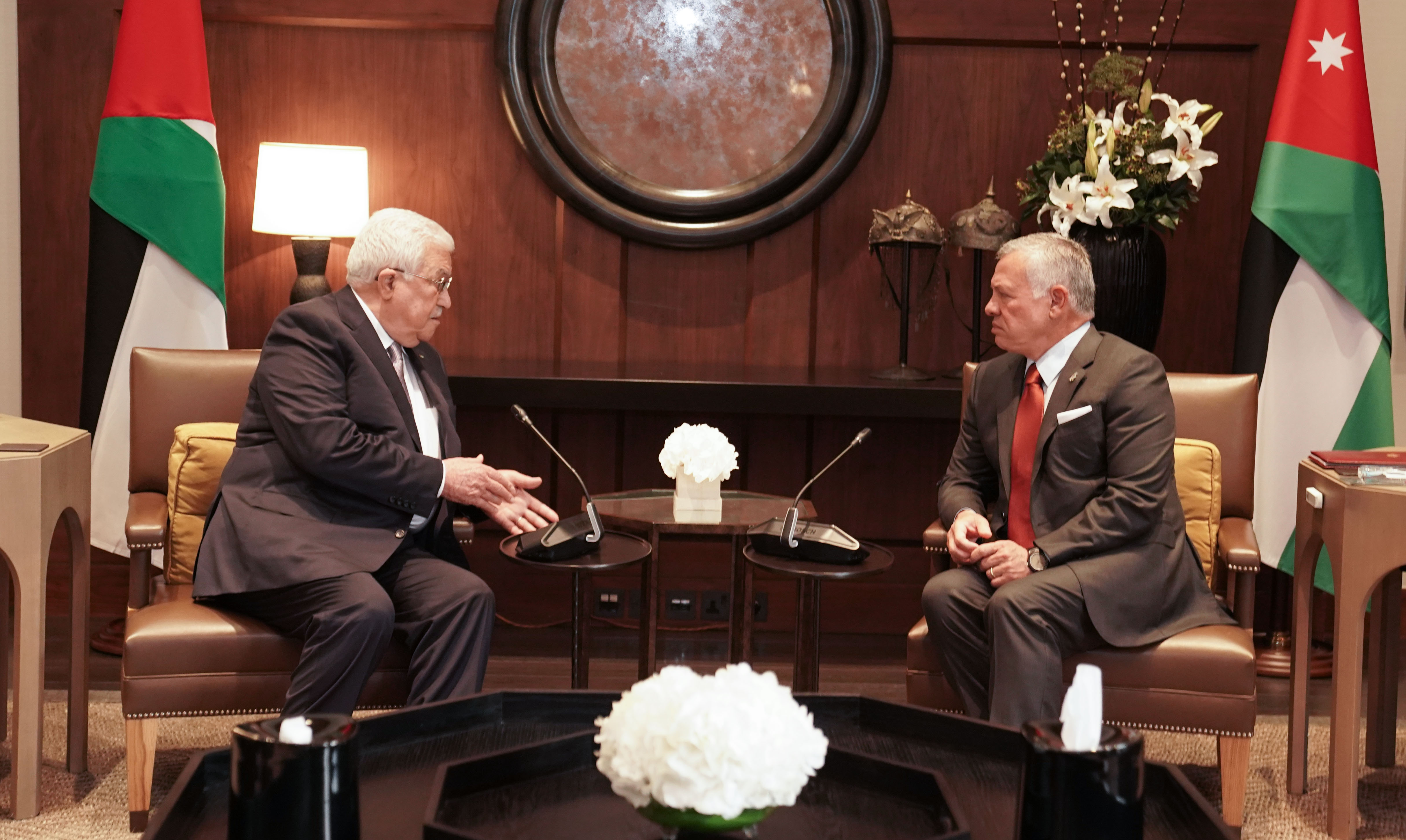 جلالة الملك والرئيس الفلسطيني يبحثان الجهود المبذولة للدفع بعملية السلام قدماً