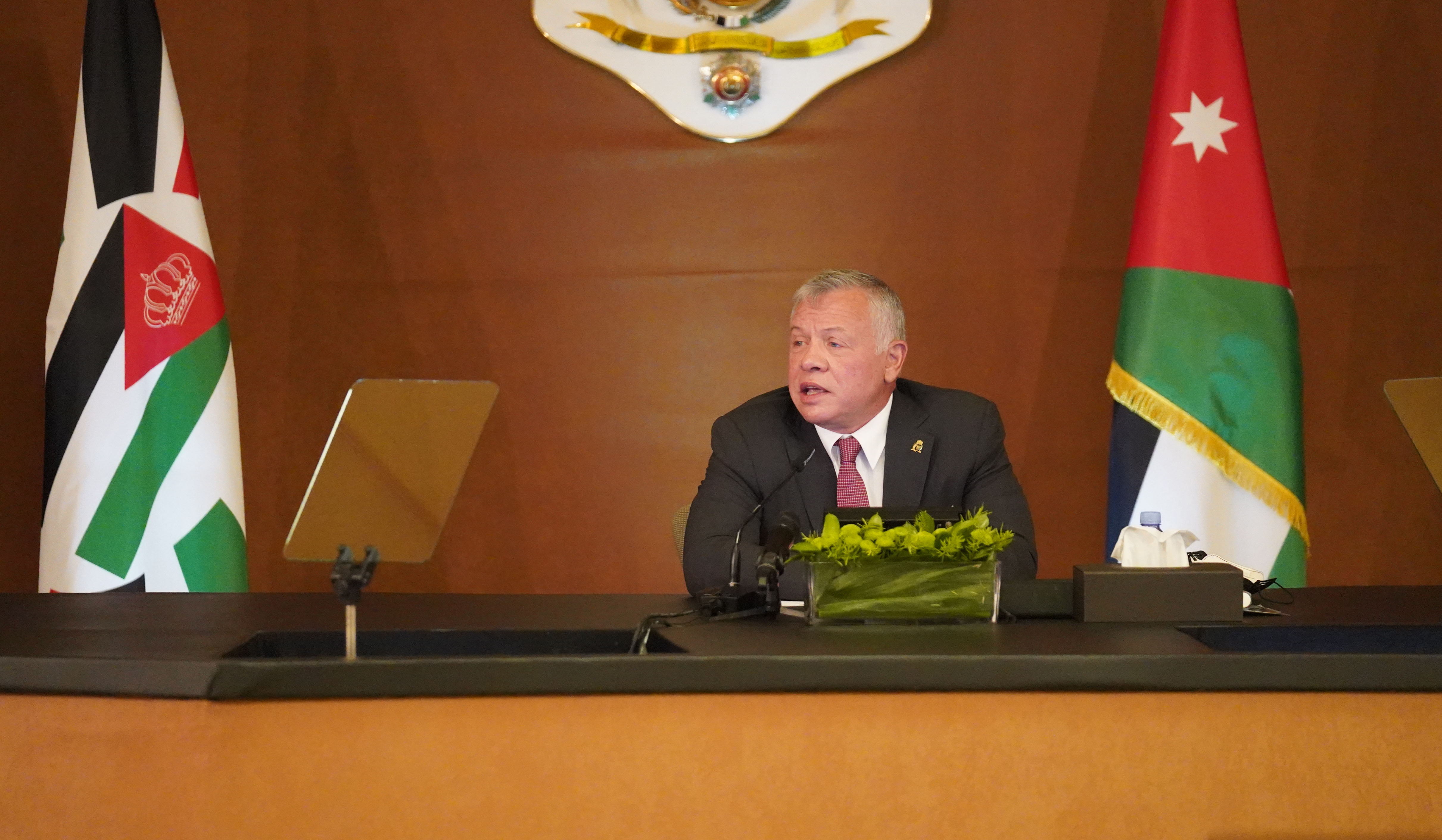 جلالة الملك يتسلم تقرير اللجنة الملكية لتحديث المنظومة السياسية