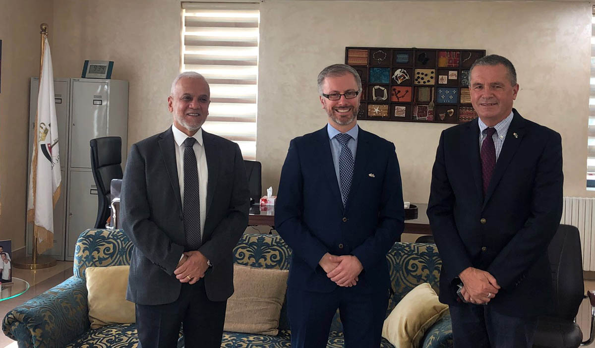 وزير الطفولة والمساواة الايرلندي يزور مخيم الزعتري للاجئين السوريين