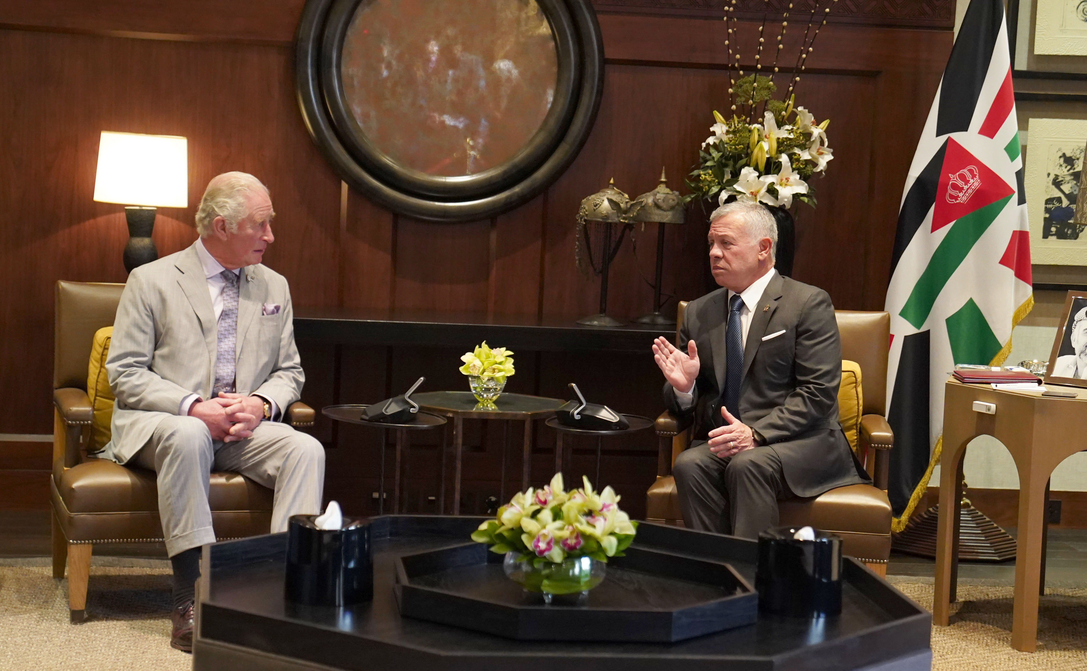 جلالة الملك يستقبل أمير ويلز في قصر الحسينية