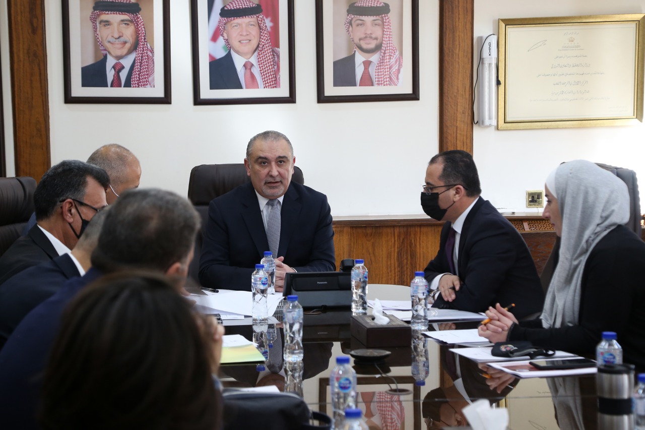 وزير التخطيط يترأس اجتماع اللجنة الوطنية العليا للتنمية المستدامة