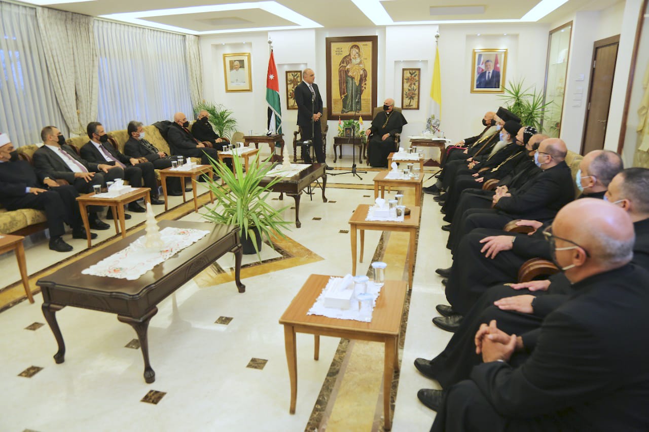 رئيس الوزراء يهنئ الأخوة المسيحيين بعيد الميلاد المجيد ورأس السنة الميلادية