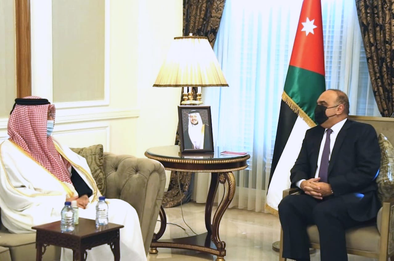 الخصاونة يلتقي وزير العمل القطري