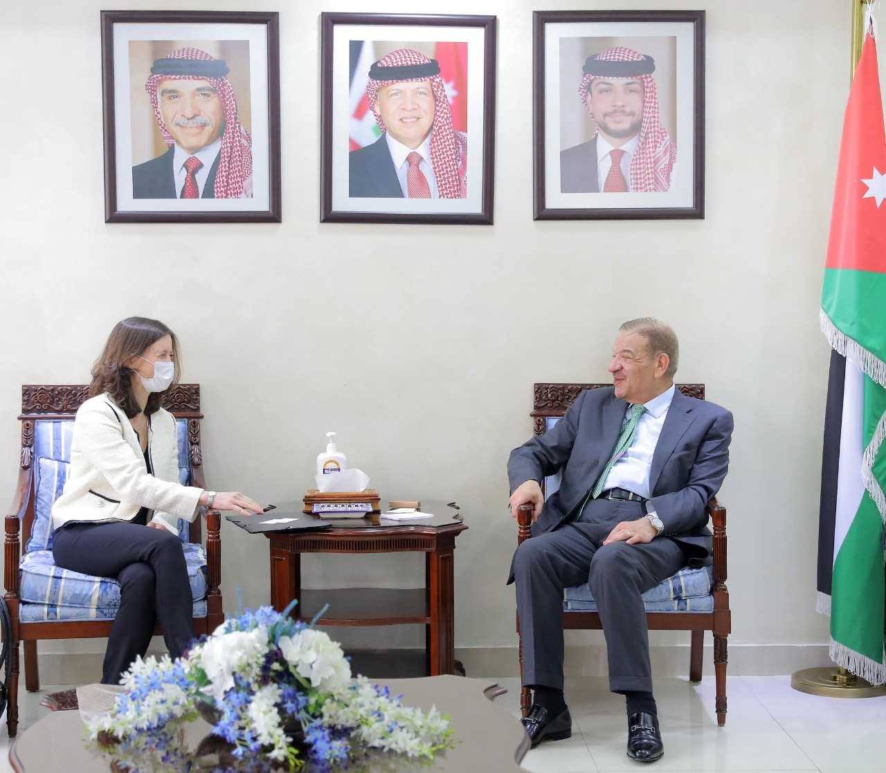 الدغمي يلتقي السفيرة البريطانية والممثلة المقيمة لبرنامج الأمم المتحدة الإنمائي