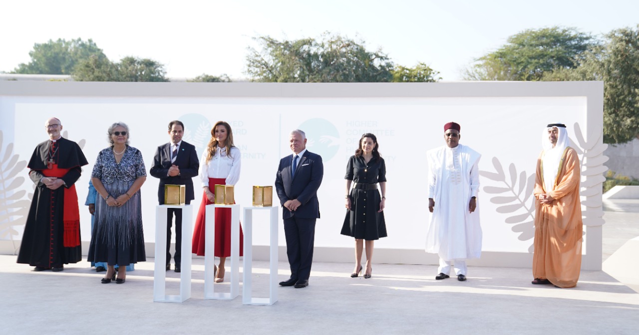 جلالة الملك وجلالة الملكة يتسلمان جائزة زايد للأخوة الإنسانية