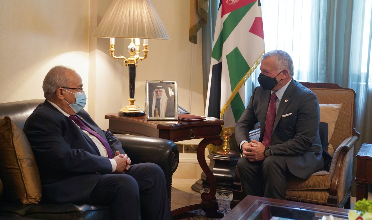 جلالة الملك يتسلم رسالة من الرئيس الجزائري