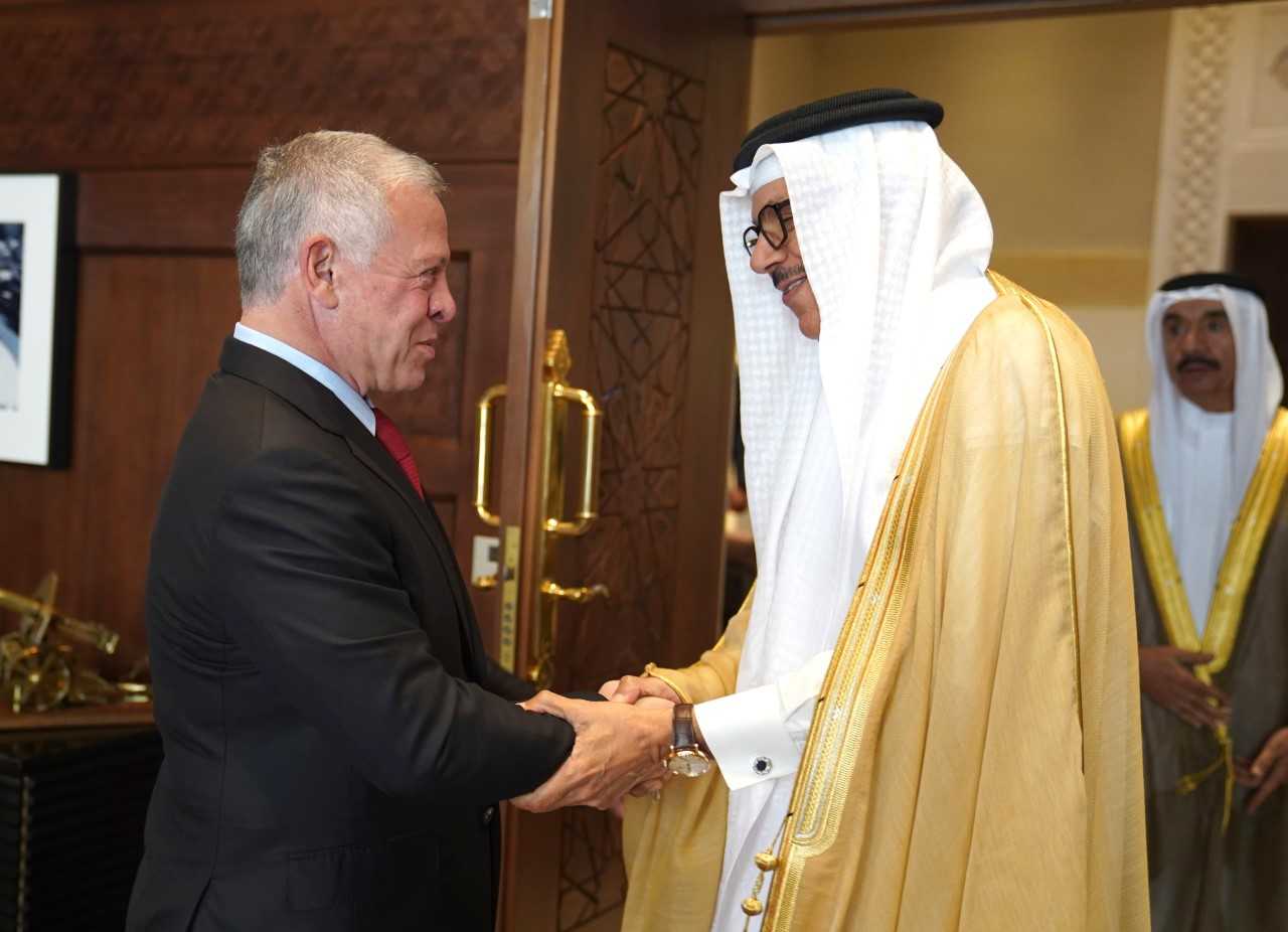 جلالة الملك يستقبل وزير الخارجية البحريني