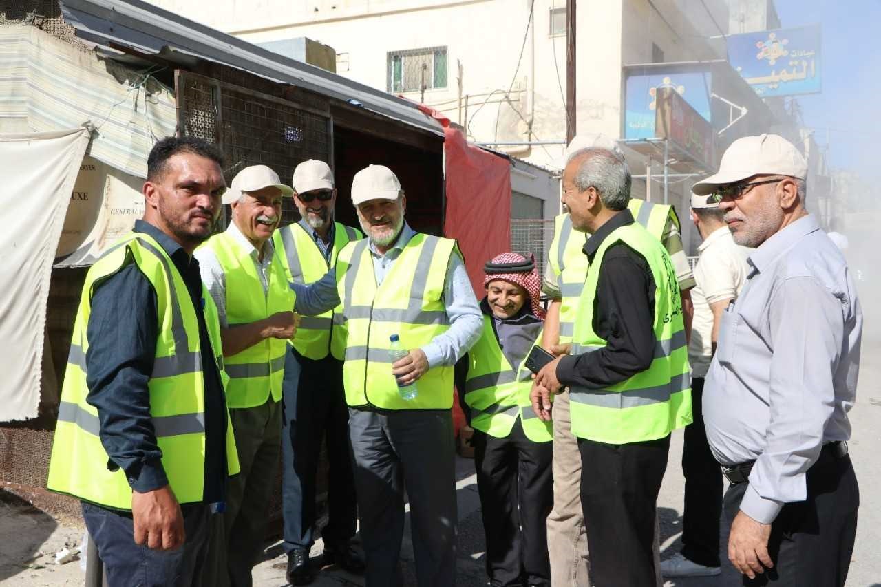 بلدية إربد تنفذ حملة للنظافة الشاملة بمخيم الشهيد عزمي المفتي