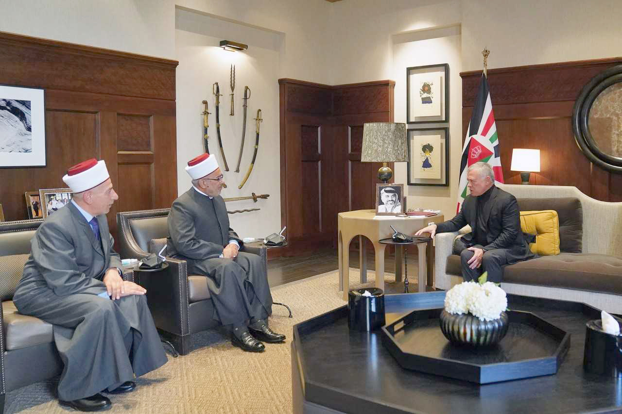 جلالة الملك يتسلم التقرير السنوي لأوضاع المحاكم الشرعية لعام 2021