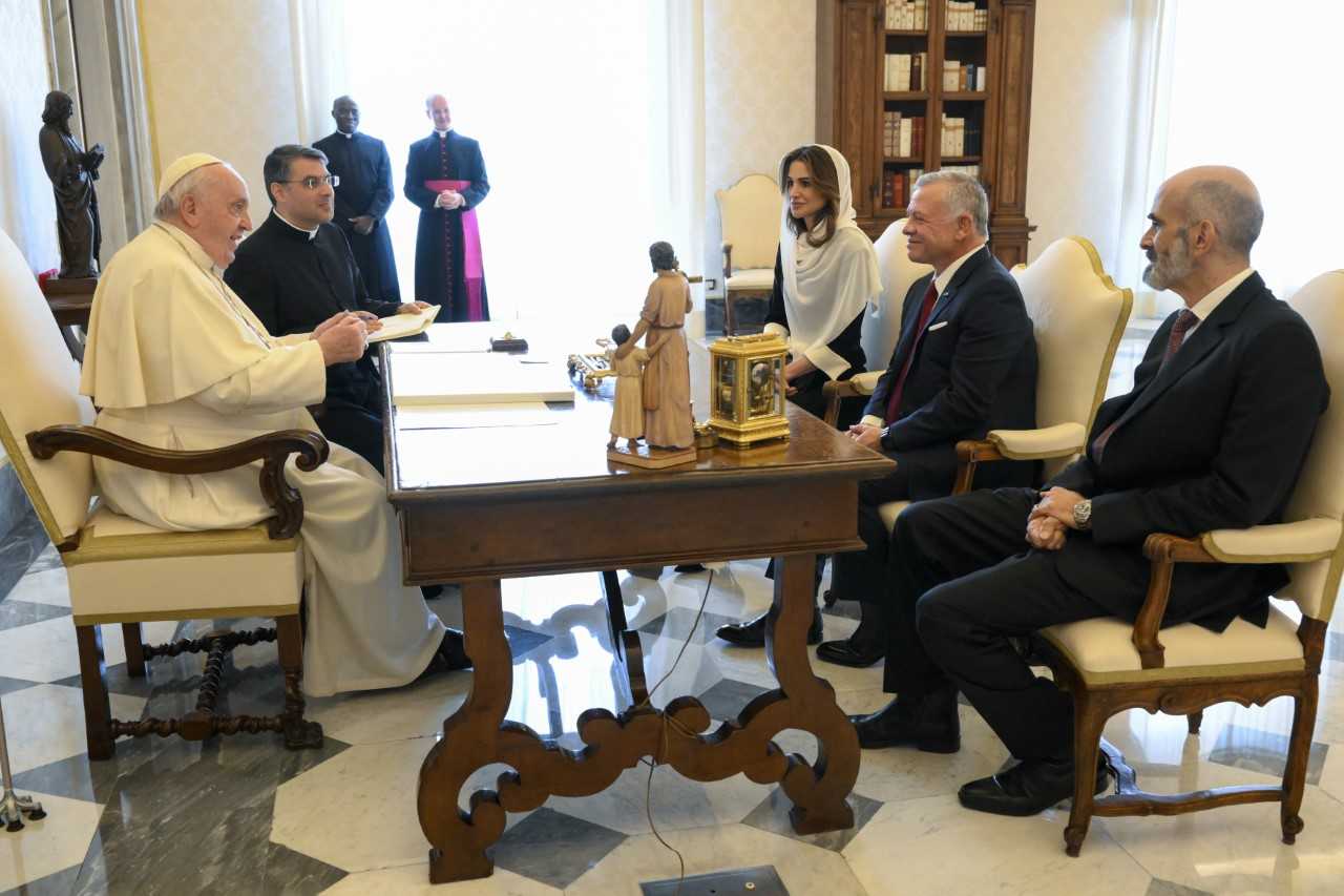 جلالة الملك يلتقي بابا الفاتيكان