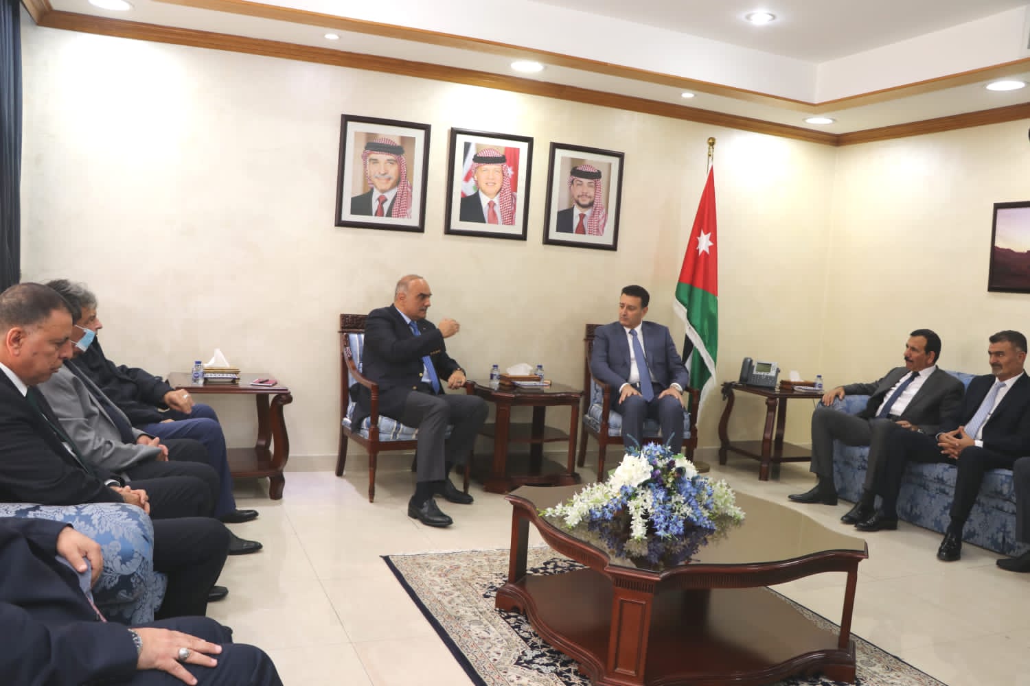 رئيس الوزراء يزور مجلس النواب ويلتقي رئيس المجلس وأعضاء المكتب الدائم