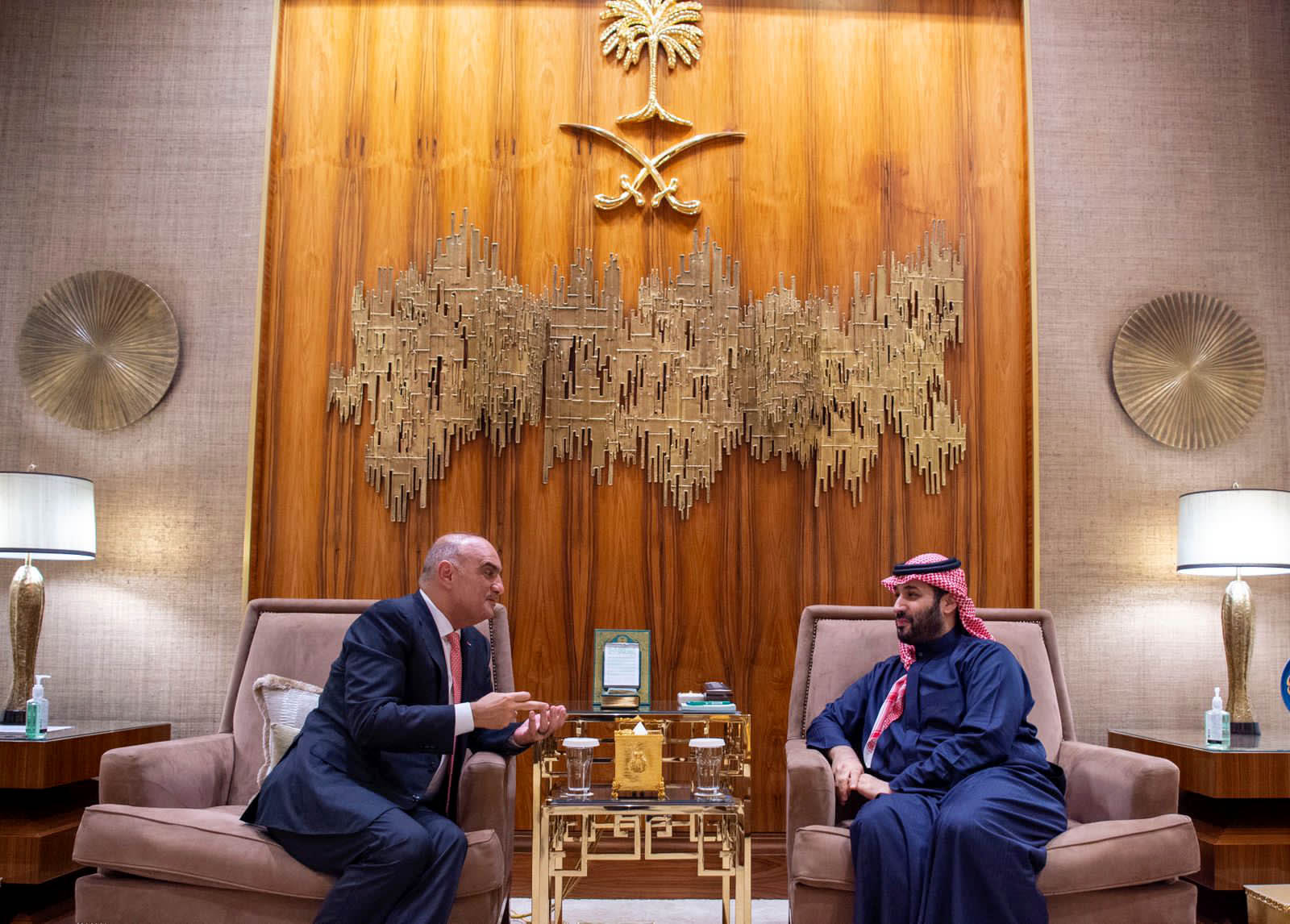 وليُّ العهد السّعودي يستقبل رئيس الوزراء الدكتور بشر الخصاونة ويؤكِّدان عُمق العلاقات الثُّنائية