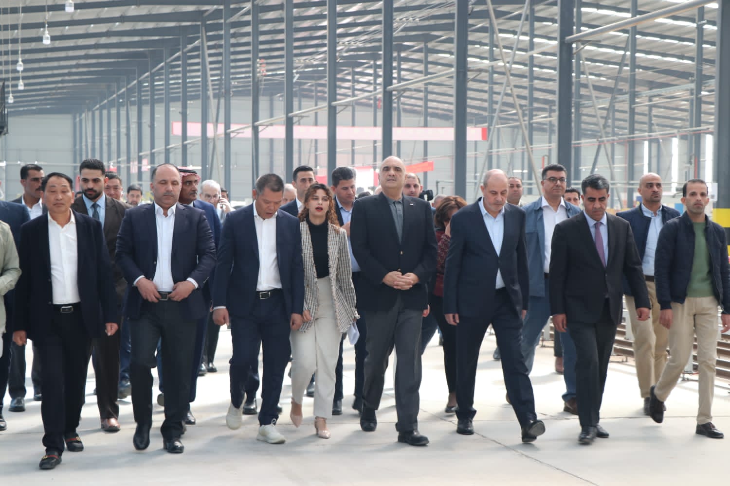رئيس الوزراء يتفقد مؤسسات خدمية ومشاريع تنموية في محافظة الكرك