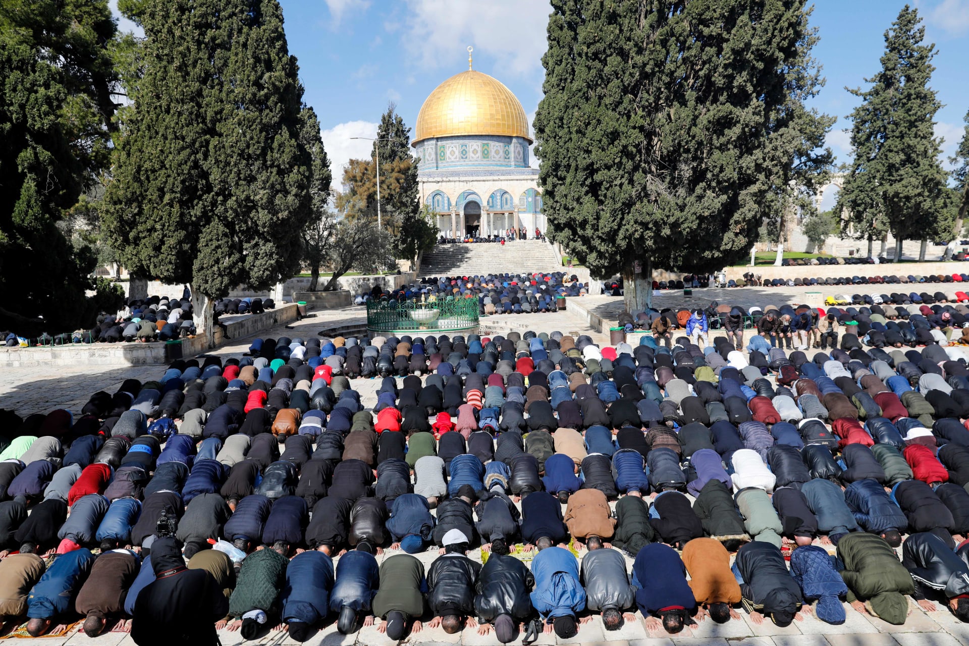 70 ألفًا يؤدون صلاة الجمعة في الأقصى