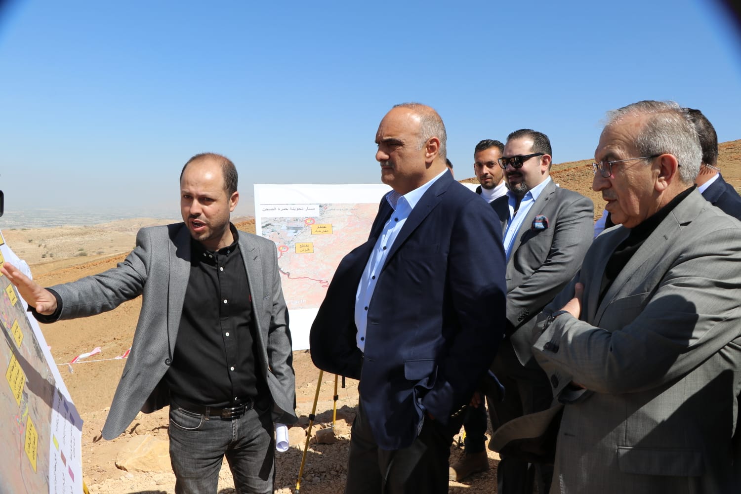 رئيس الوزراء يواصل جولاته الميدانية بزيارة مؤسسات خدمية ومشاريع تنموية في البلقاء