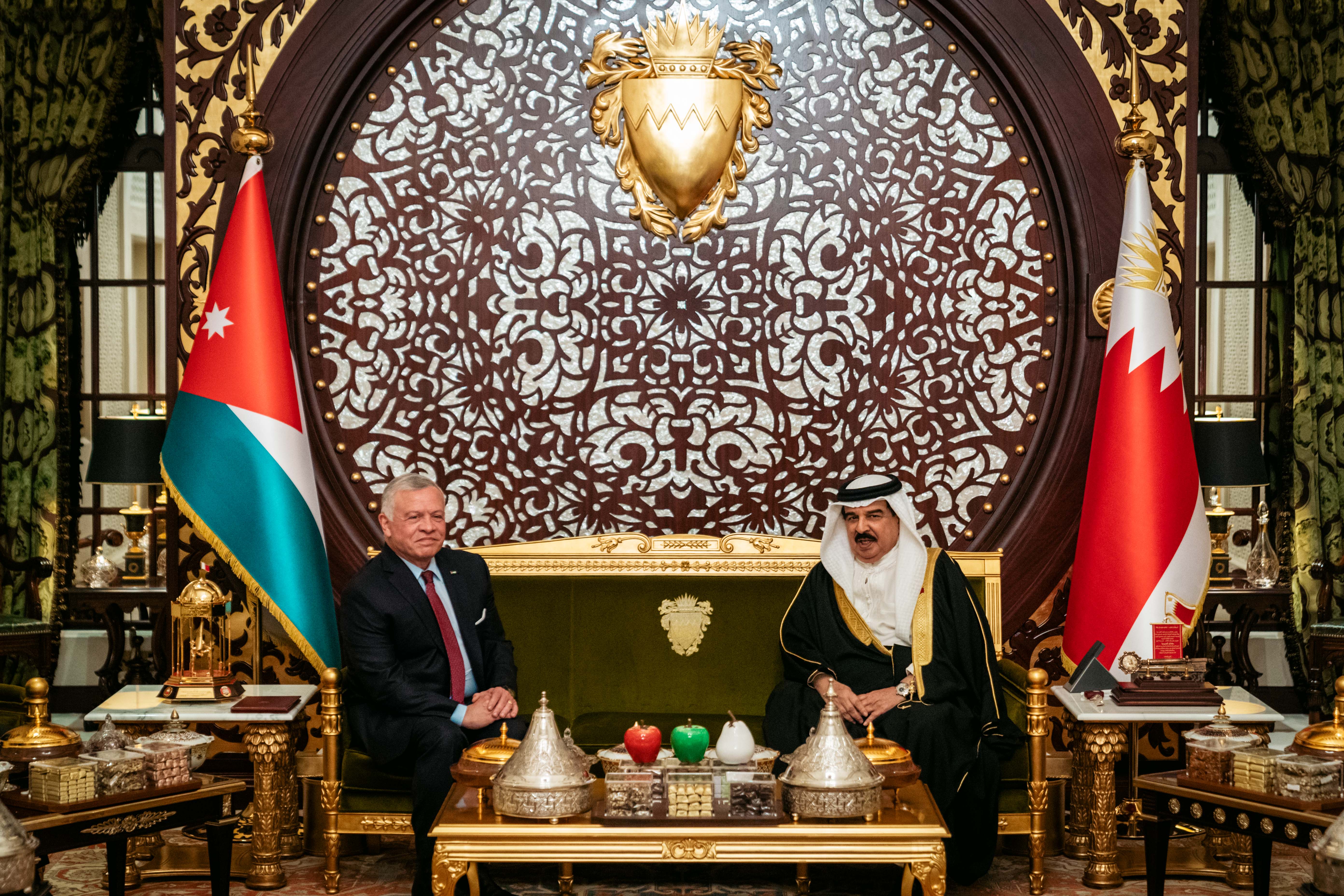 جلالة الملك يعقد لقاء مع العاهل البحريني