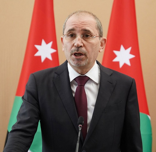 وزير الخارجية يتلقى اتصالا هاتفيا من نظيره الإيراني