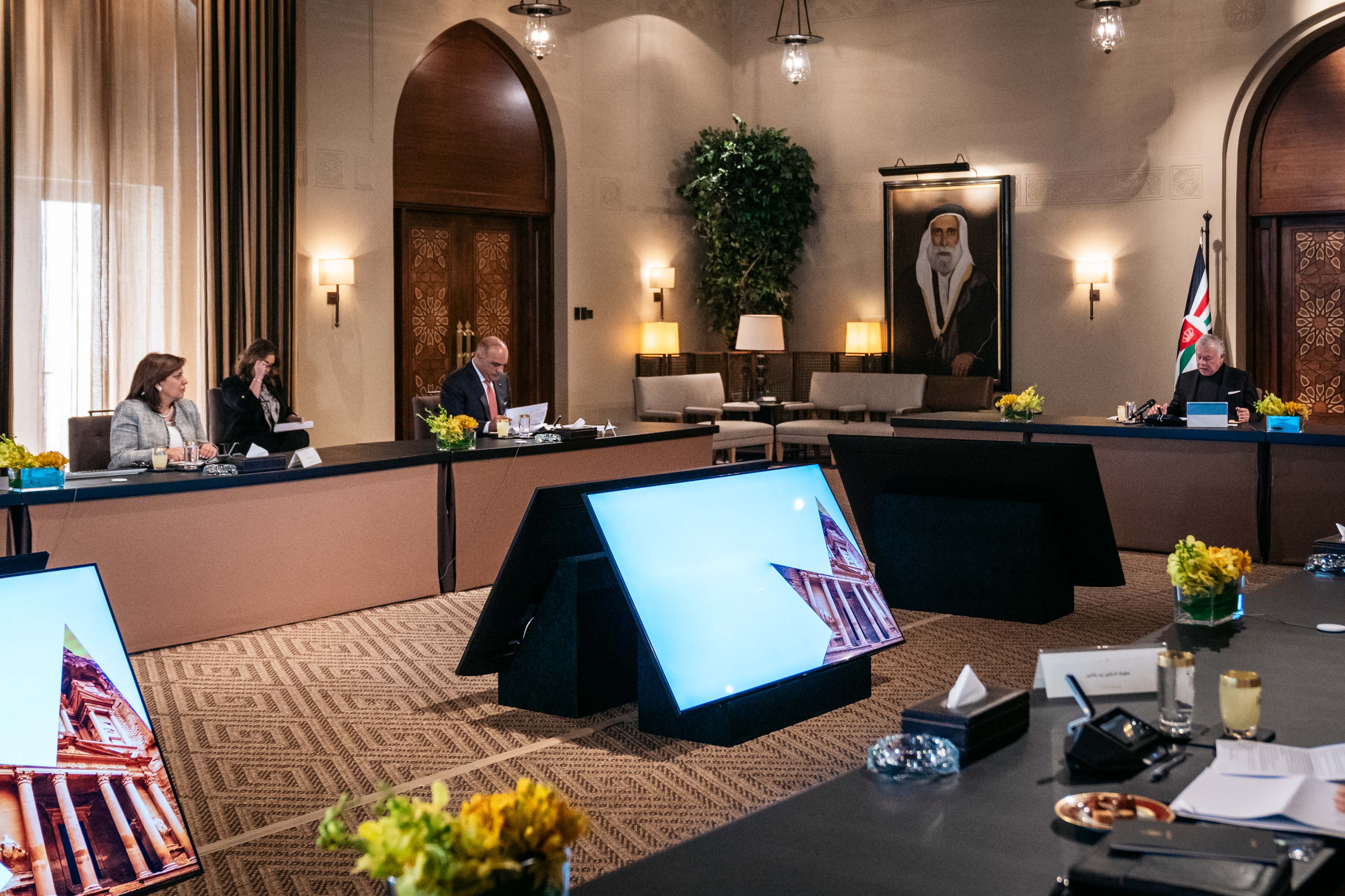 جلالة الملك يطلع على مراحل تنفيذ خطة وزارة الاستثمار ويؤكد أهمية تعزيز البيئة الجاذبة