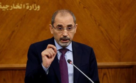 الصفدي يجري اتصالاً هاتفياً مع نظيرته الرومانية