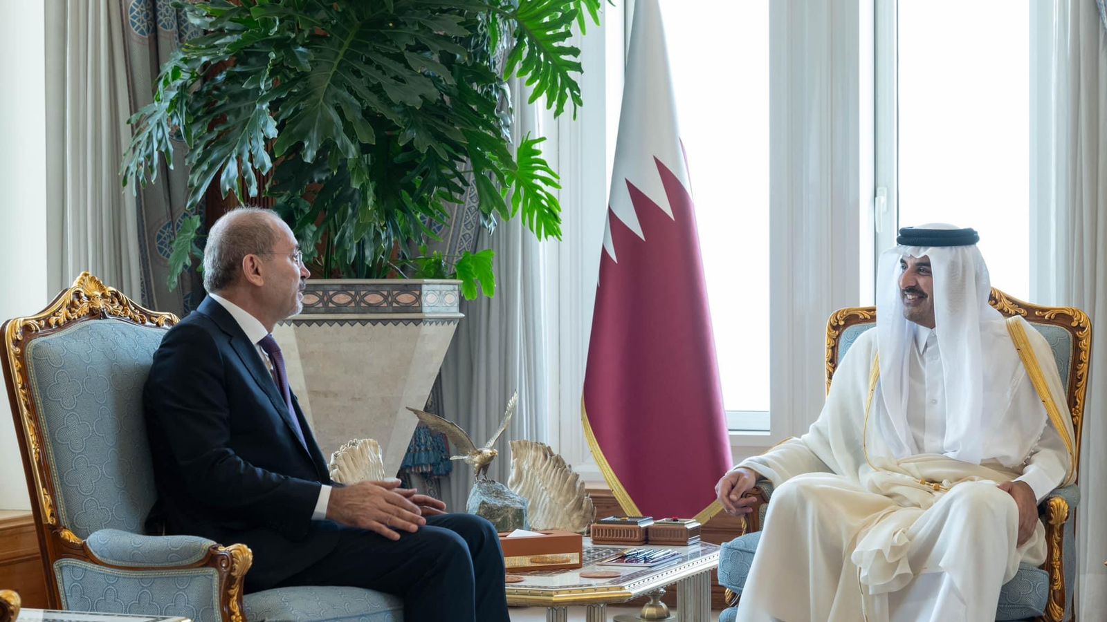 الصفدي ينقل رسالة من الملك لأمير قطر