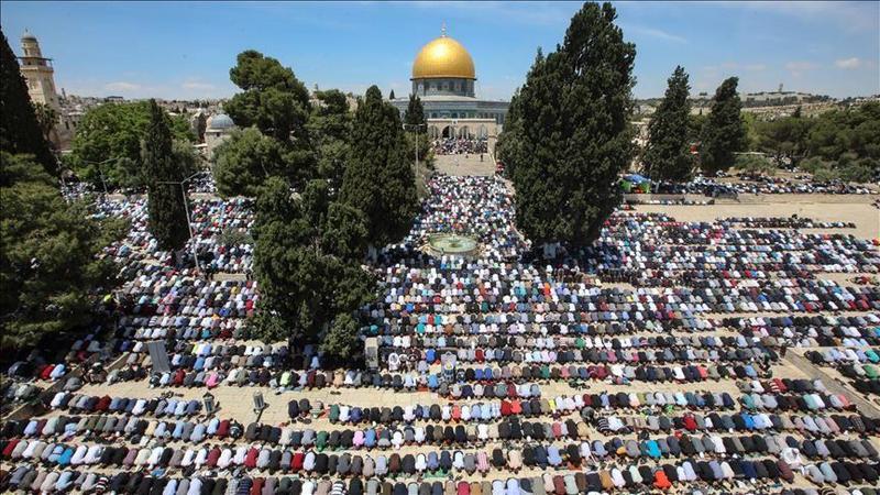 45 ألف مصل يؤدون صلاة الجمعة في المسجد الأقصى المبارك