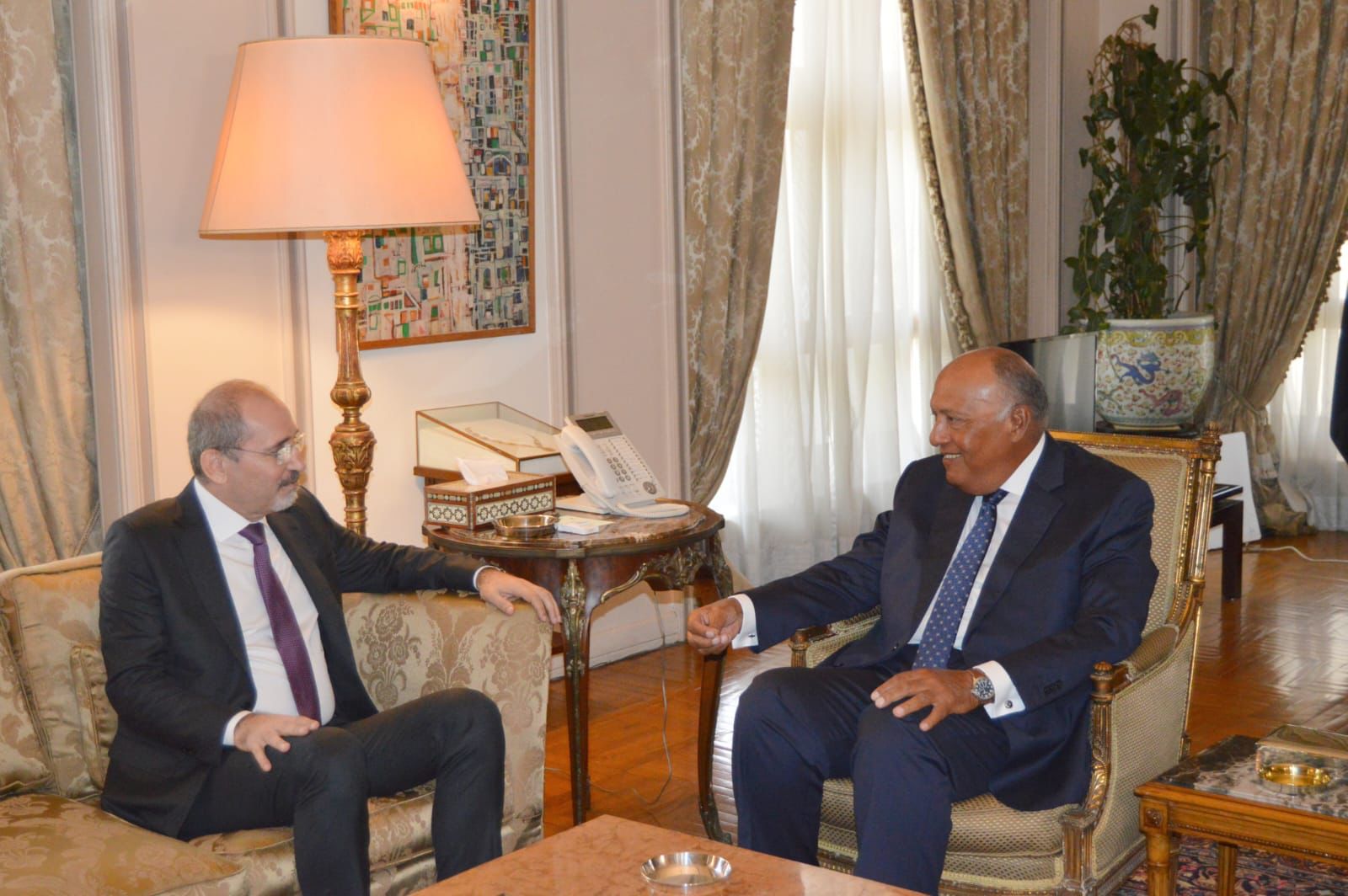 الصفدي ونظيره المصري يؤكدان الحرص على استمرار التنسيق المشترك