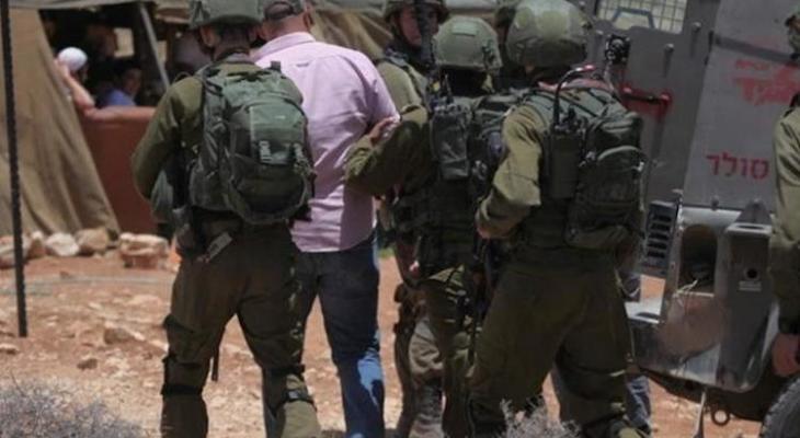 الاحتلال يعتقل 19 فلسطينيا بالضفة ويجبر عائلة بالنقب على هدم منزلها
