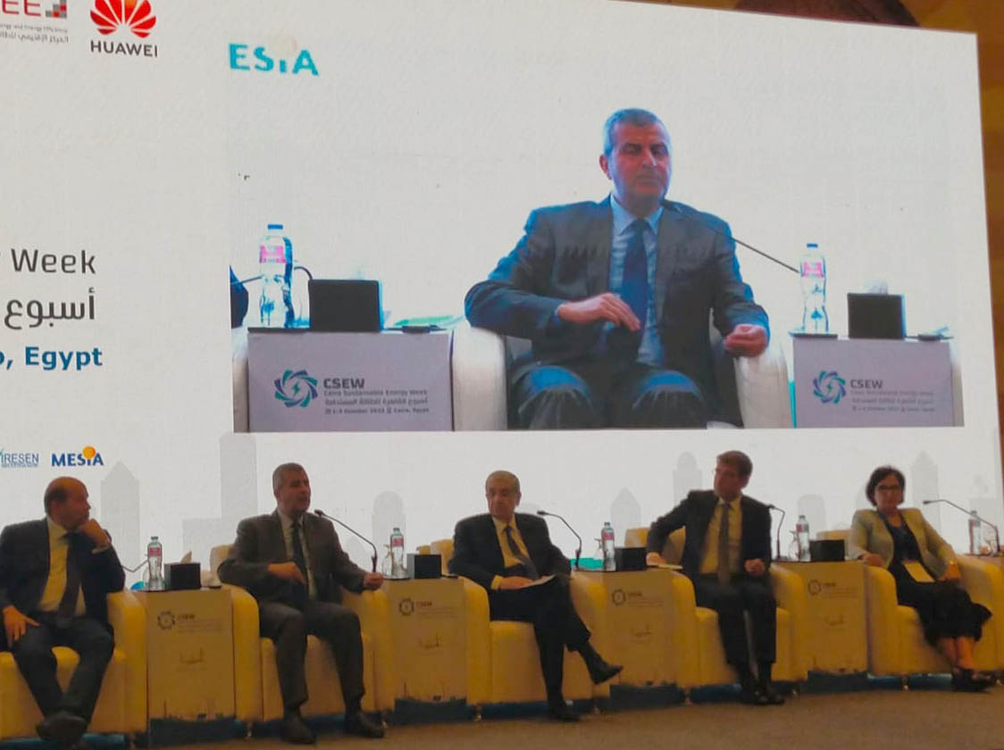 وزير الطاقة يدعو لاستراتيجية عربية للهيدروجين الأخضر