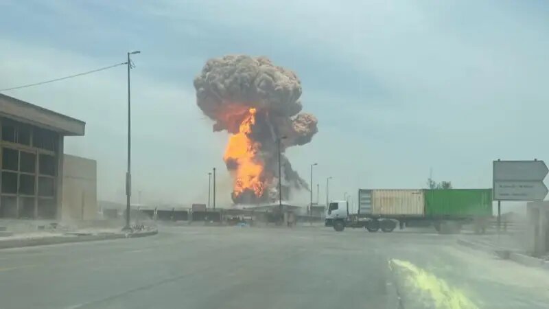 عشرات المصابين في انفجار كبير بميناء بندر عباس جنوبي إيران