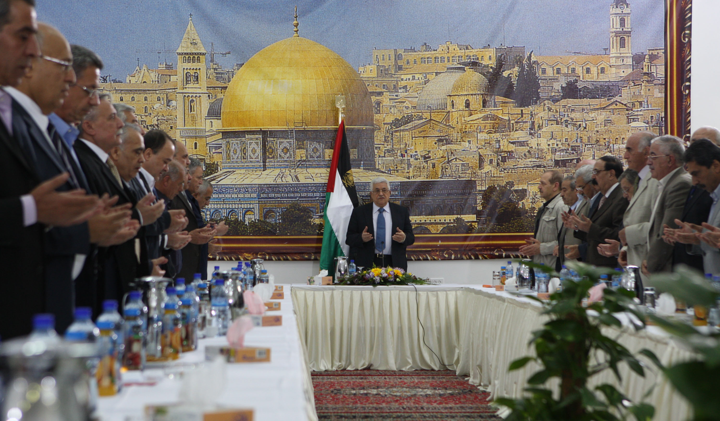 قلق فلسطيني من تغيير ترامب لقواعد اللعبة السياسية: من “حل الدولتين” الى “كيان فلسطيني” تحت الوصاية!