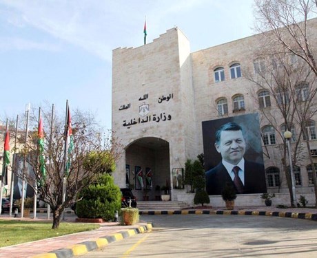 وزارة الداخلية تبدأ بتنفيذ مشروع ريادي يتعلق بالأجانب