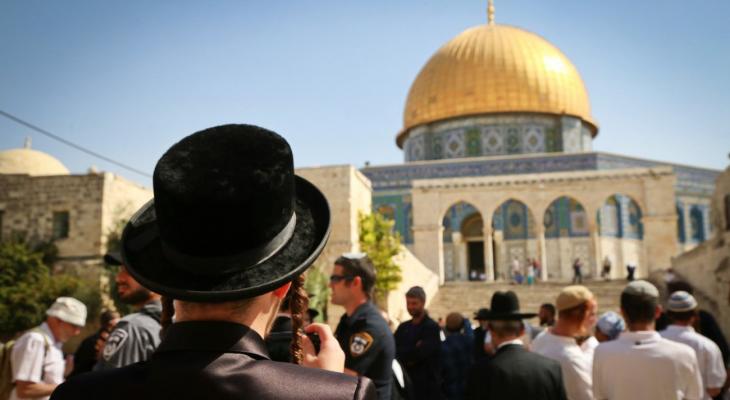 عشرات المستوطنين المتطرفين يقتحمون الأقصى بحراسة شرطة الاحتلال