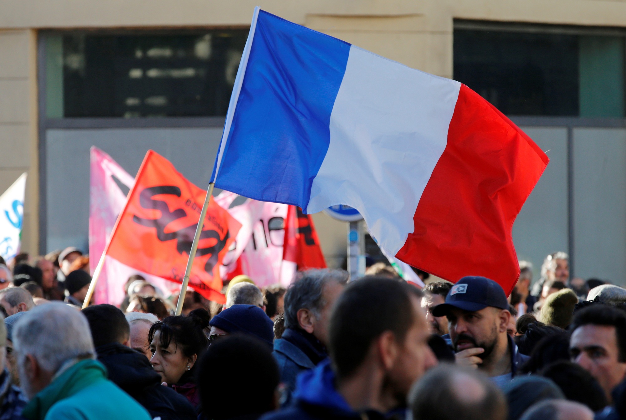 باريس: إستمرار التوتر بين الحكومة الفرنسية والنقابات العمالية