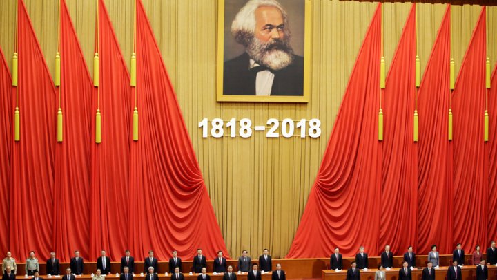 في ذكرى ماركس المئتين..شي: الصين ستواصل “رفع راية الماركسية العظيمة عاليا”