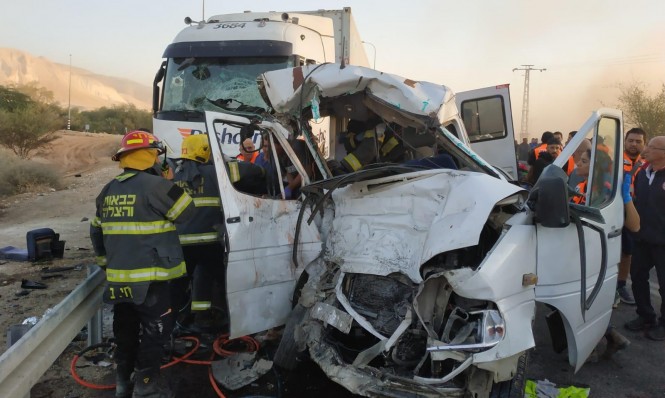 مصرع 6 عمال فلسطينيين في حادث تصادم مركبة وشاحنة بالأغوار