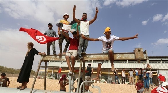 تونس تعلن التوصل لاتفاق مع محتجين لاستئناف انتاج النفط جنوب البلاد